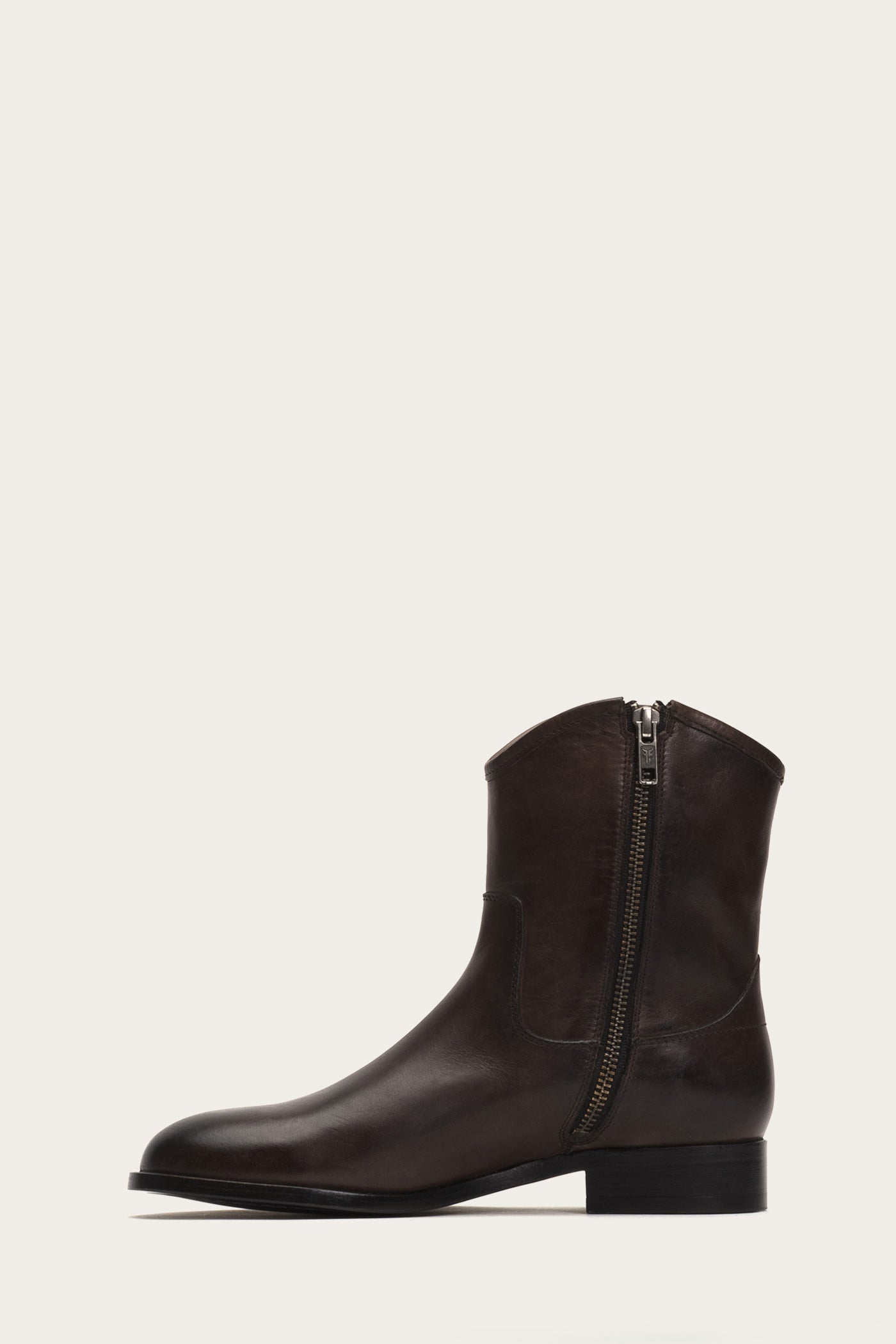 Melissa Button Short 2 - Frye Found