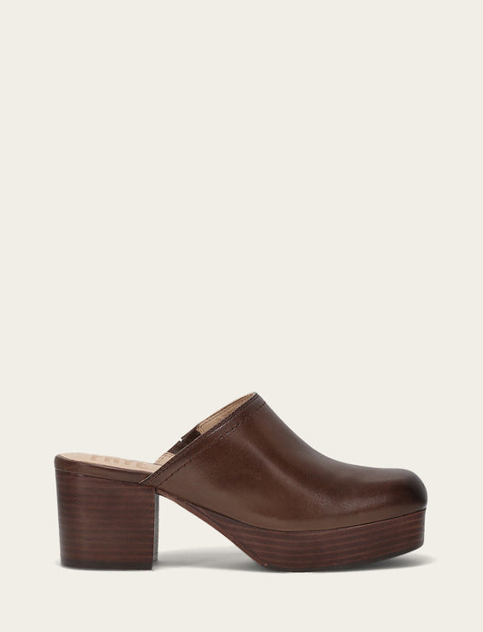 Campus Clog - Brown - Outside