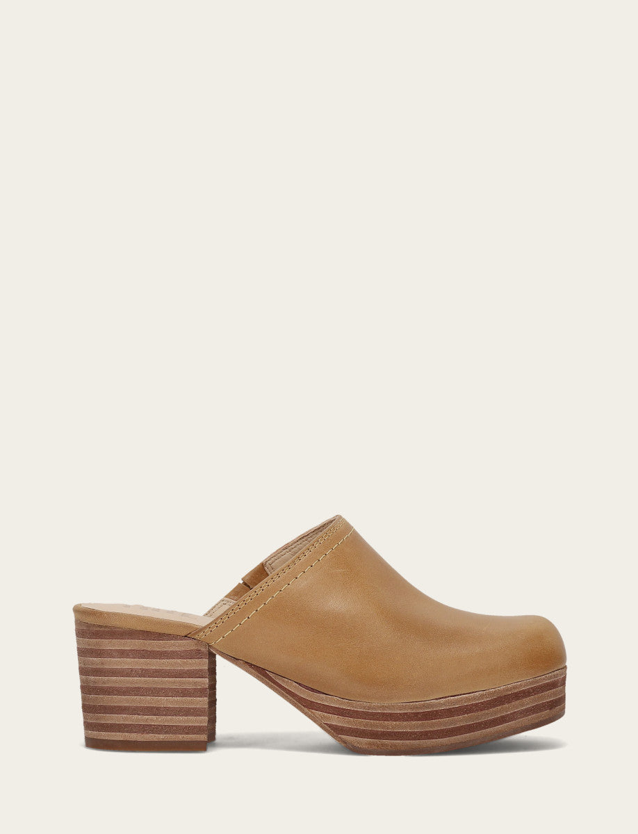 Campus Clog - Banana - Outside