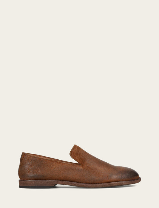 Chris Venetian - Ginger Suede - Outside