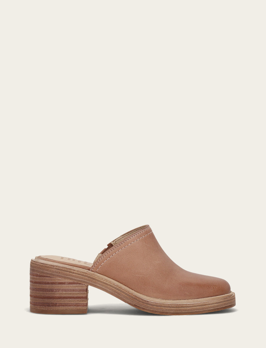 Kate Mule - Rosa - Outside